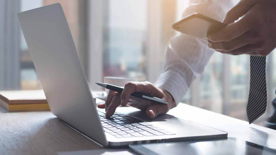 ラグジュアリーカード　納税